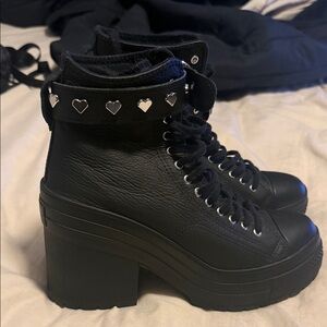 Women's Converse Black Heart-Accent Platform Lace-Up Boots Sz 9
